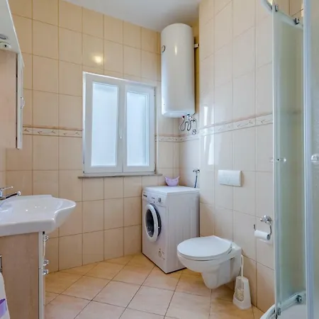 House Barbara Apartman Supetar
