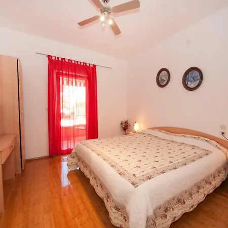 House Barbara شقة